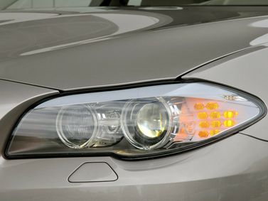 BMW 5 Series السادس (ف10/ف11/ف07)، واجون 5 أبواب — المصباح الأمامي