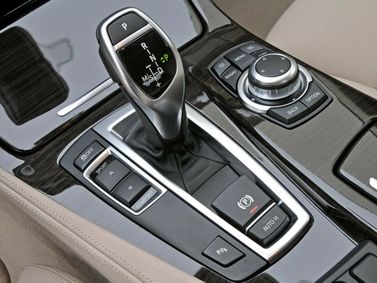 BMW 5 Series السادس (ف10/ف11/ف07)، واجون 5 أبواب — محدد ناقل الحركة