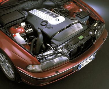 BMW 5 Series IV (E39)، واجون 5 أبواب — حجرة المحرك