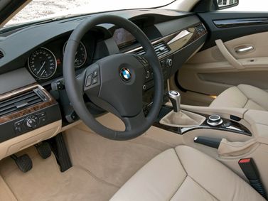 BMW 5 Series عملية فيس ليفت V (E60/E61)، سيدان — منطقة السائق