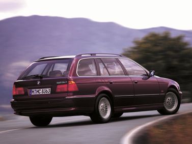 BMW 5 Series عملية فيس ليفت IV (E39)، واجون 5 أبواب — منظر خلفي أيمن