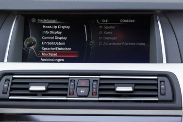 BMW 5 Series عملية فيس ليفت VI (F10/F11/F07)، واجون 5 أبواب — شاشة نظام المعلومات والترفيه