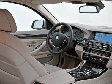 BMW 5 Series السادس (ف10/ف11/ف07)، واجون 5 أبواب — منطقة السائق