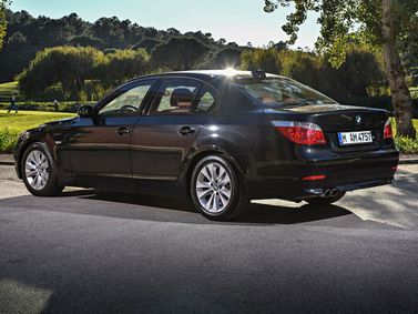 BMW 5 Series V (E60/E61)، سيدان — منظر خلفي أيمن