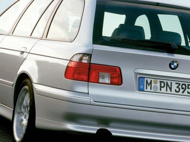 BMW 5 Series عملية فيس ليفت IV (E39)، واجون 5 أبواب — منظر خلفي أيمن