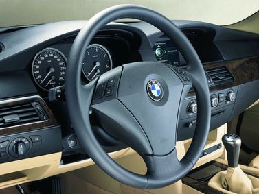 BMW 5 Series V (E60/E61)، سيدان — منطقة السائق