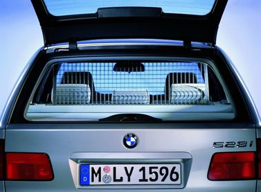 BMW 5 Series IV (E39)، واجون 5 أبواب — منظر خلفي