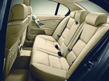 BMW 5 Series V (E60/E61)، سيدان — المقاعد الخلفية