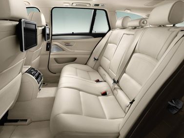 BMW 5 Series عملية فيس ليفت VI (F10/F11/F07)، واجون 5 أبواب — المقاعد الخلفية
