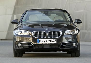 BMW 5 Series عملية فيس ليفت VI (F10/F11/F07)، واجون 5 أبواب — منظر أمامي
