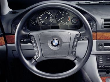 BMW 5 Series IV (E39)، سيدان — عجلة القيادة
