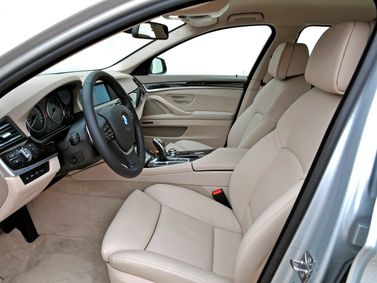 BMW 5 Series السادس (ف10/ف11/ف07)، سيدان — منطقة السائق