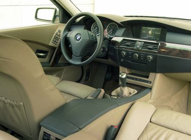 BMW 5 Series V (E60/E61)، سيدان — منطقة السائق