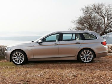 BMW 5 Series السادس (ف10/ف11/ف07)، واجون 5 أبواب — منظر من الجانب الأيسر