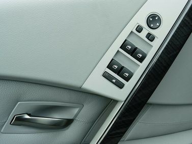 BMW 5 Series V (E60/E61)، سيدان — تفصيل داخلي