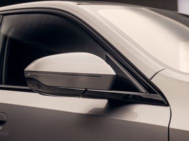 BMW 5 Series VIII (G60/ G61/ G68)، سيدان — مرآة جانبية