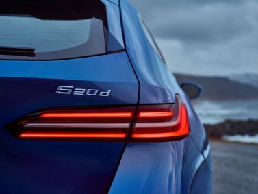 BMW 5 Series VIII (G60/ G61/ G68)، واجون — المصباح الخلفي