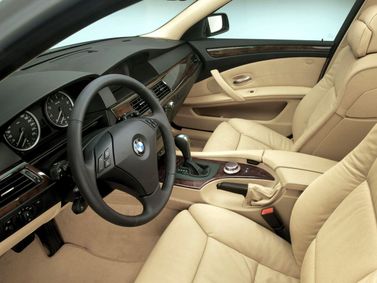 BMW 5 Series V (E60/E61)، سيدان — منطقة السائق