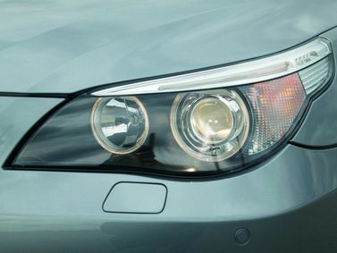 BMW 5 Series V (E60/E61)، واجون 5 أبواب — المصباح الأمامي