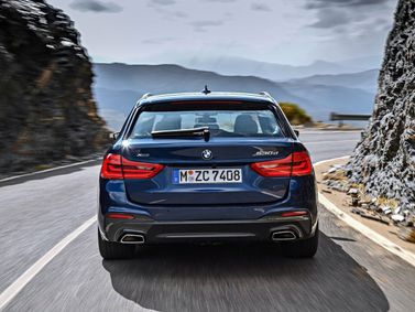 BMW 5 Series سابعاً (G30/G31)، واجون 5 أبواب — منظر خلفي