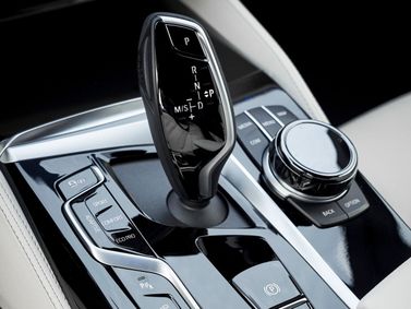 BMW 5 Series عملية فيس ليفت VII (G30/G31)، واجون 5 أبواب — محدد ناقل الحركة