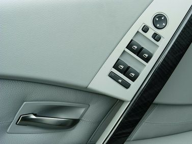 BMW 5 Series V (E60/E61)، واجون 5 أبواب — تفصيل داخلي