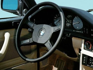 BMW 5 Series II (E28)، سيدان — منطقة السائق