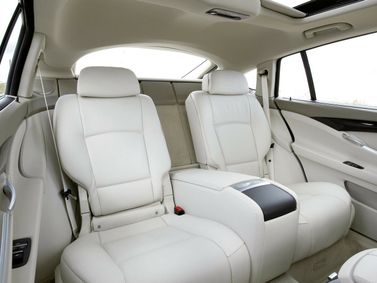 BMW 5 Series السادس (ف10/ف11/ف07)، ليفتباك Gran Turismo — المقاعد الخلفية