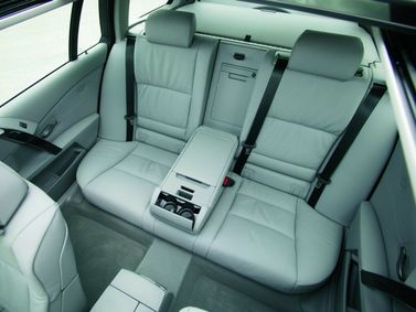 BMW 5 Series V (E60/E61)، واجون 5 أبواب — المقاعد الخلفية