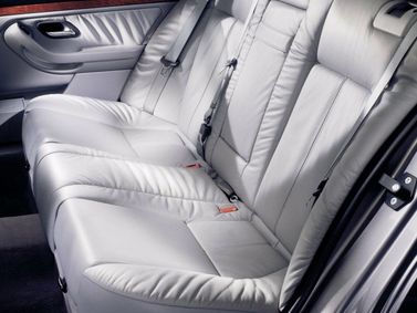 BMW 5 Series IV (E39)، سيدان — المقاعد الخلفية
