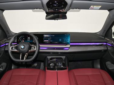 BMW 5 Series VIII (G60/ G61/ G68)، سيدان Long — لوحة القيادة