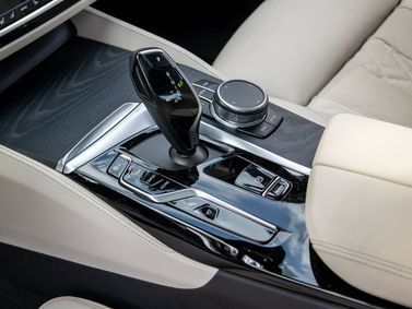 BMW 5 Series عملية فيس ليفت VII (G30/G31)، سيدان — محدد ناقل الحركة