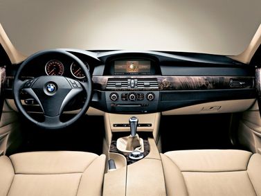 BMW 5 Series V (E60/E61)، سيدان — لوحة القيادة