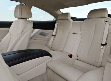 BMW 6 Series ثالثاً (ف06/ف13/ف12)، كوبيه — المقاعد الخلفية
