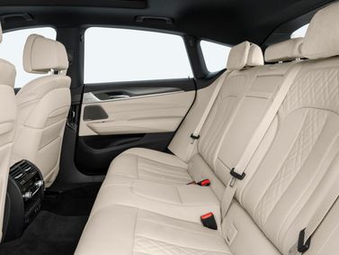 BMW 6 Series عملية فيس ليفت IV (G32)، ليفتباك Gran Turismo — المقاعد الخلفية