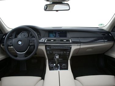 BMW 7 Series ت (ف01/ف02/ف04)، سيدان Long — لوحة القيادة