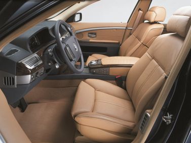 BMW 7 Series IV (E65/E66)، سيدان — منطقة السائق