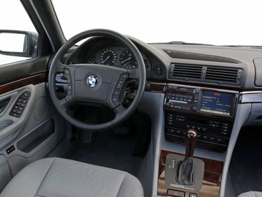 BMW 7 Series عملية فيس ليفت III (E38)، سيدان Long — منطقة السائق