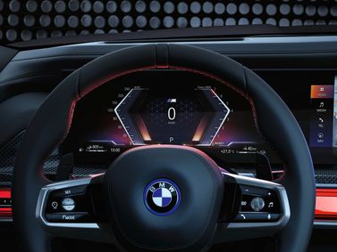 BMW 7 Series سابعاً (G70)، سيدان — لوحة العدادات