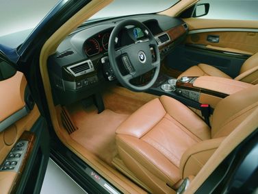 BMW 7 Series IV (E65/E66)، سيدان — منطقة السائق