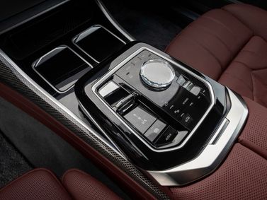 BMW 7 Series سابعاً (G70)، سيدان — محدد ناقل الحركة