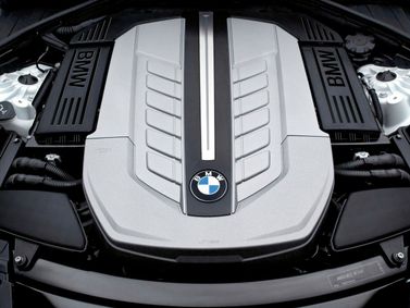 BMW 7 Series ت (ف01/ف02/ف04)، سيدان Long — حجرة المحرك