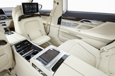 BMW 7 Series السادس (G11/G12)، سيدان Long — المقاعد الخلفية