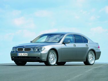 BMW 7 Series IV (E65/E66)، سيدان — منظر أمامي أيمن