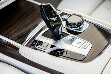 BMW 7 Series السادس (G11/G12)، سيدان — محدد ناقل الحركة