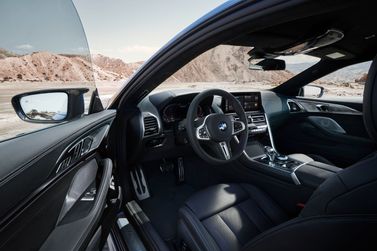 BMW 8 Series عملية فيس ليفت II (G14/G15/G16)، كوبيه — منطقة السائق