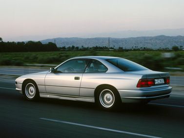 BMW 8 Series I (E31)، كوبيه - سقف صلب — منظر خلفي أيمن