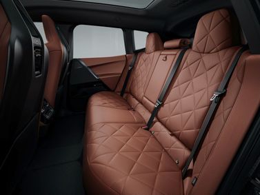 BMW iX I (I20) فيس ليفت، دفع رباعي 5 أبواب — المقاعد الخلفية