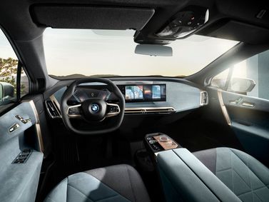BMW iX I (I20)، دفع رباعي 5 أبواب — منطقة السائق