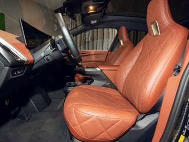 BMW iX I (I20)، دفع رباعي 5 أبواب — المقاعد الأمامية